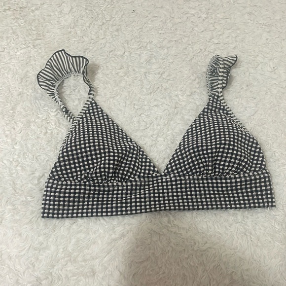 Aerie Black and White Smocked Ruffled top - Picture 2 of 10